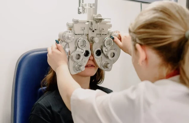 Канадские ученые рассказали об ухудшении зрения пожилых из-за жары