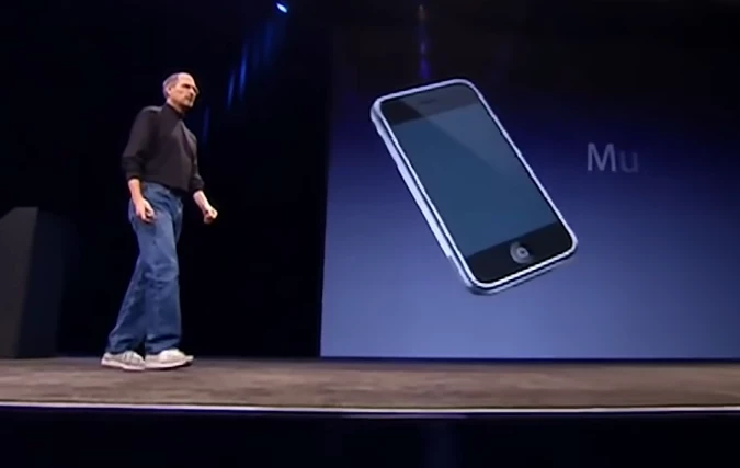 Ровно 16 лет назад Apple произвела революцию, изобретя телефон заново