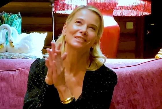 49-летняя Юлия Высоцкая восхитила поклонников изящными формами на пляжных фото