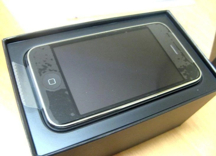 Нераспечатанный iPhone первого поколения выставили на аукцион за $10 тысяч