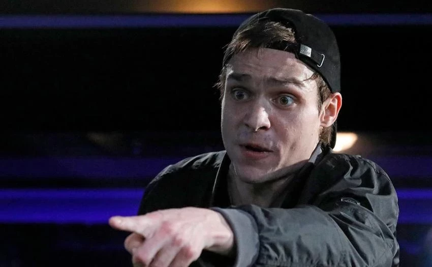 МК: Очевидец назвал причину падения Николая Ефремова с третьего этажа