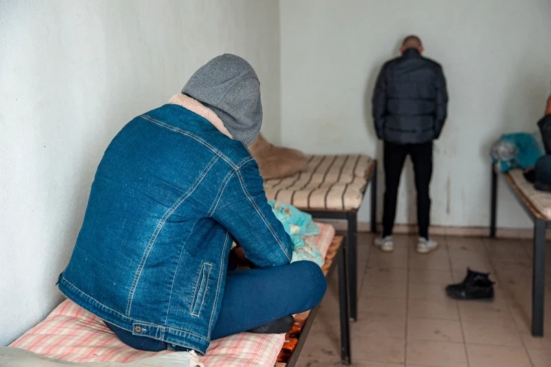 В Приморье вандал разбил интерактивный экран из-за не понравившейся ему рекламы