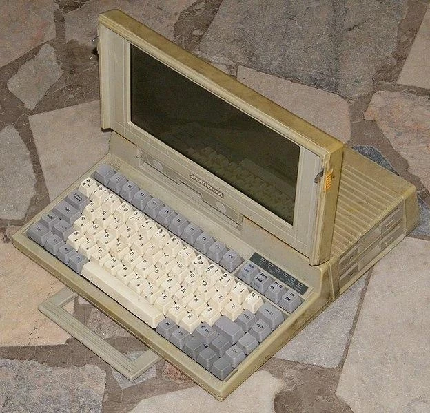 Первый ноутбук в СССР весил 5 кг, а дизайн украли у японцев