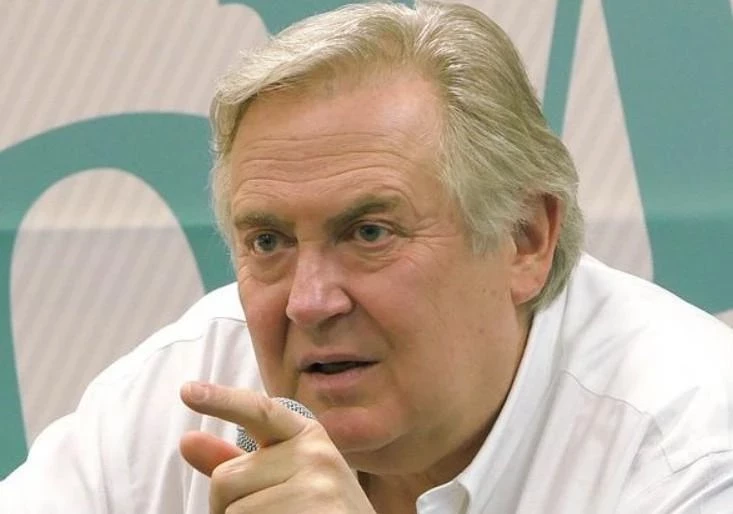 Онлайн-кинотеатр Okko выпустил тизер комедийного сериала «Мамонты» с Юрием Стояновым