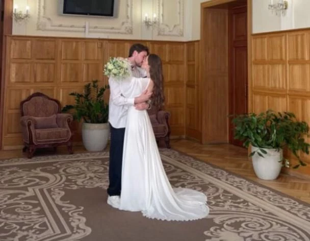 Сын Юлии Меньшовой с женой сбежали в Турцию после свадьбы