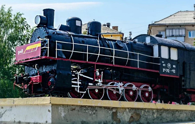 В Челябинской области 8-летний школьник застрял в раритетном паровозе