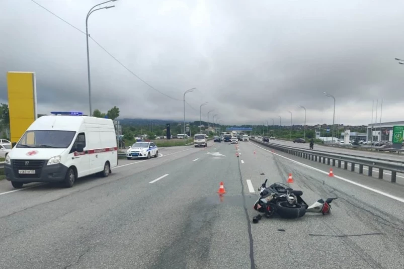 Попавшего в жуткое ДТП мотоциклиста в Приморье неоднократно наказывали за превышение скорости
