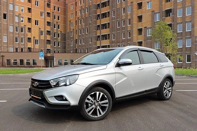 АвтоВАЗ регулярно отгружает новые LADA Vesta на российский рынок