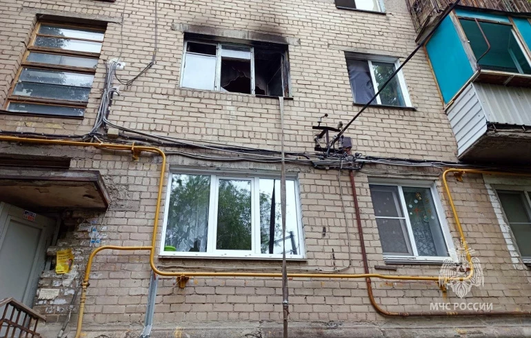 Пожарные спасли трёх взрослых и 6-летнего ребёнка из горящей квартиры в Челябинске