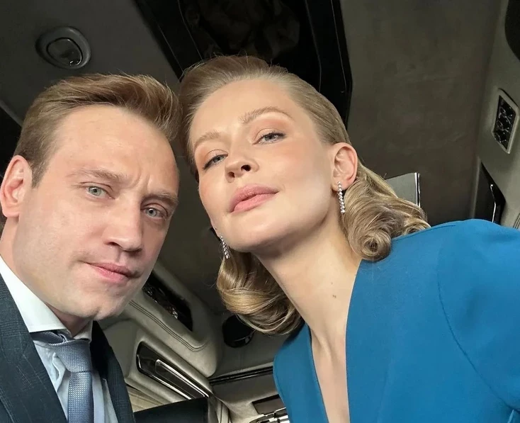 Михаил Тройник поздравил Юлию Пересильд с первой годовщиной романа