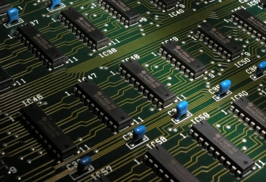 Китай приступил к контрнаступлению в «войне чипов» с США