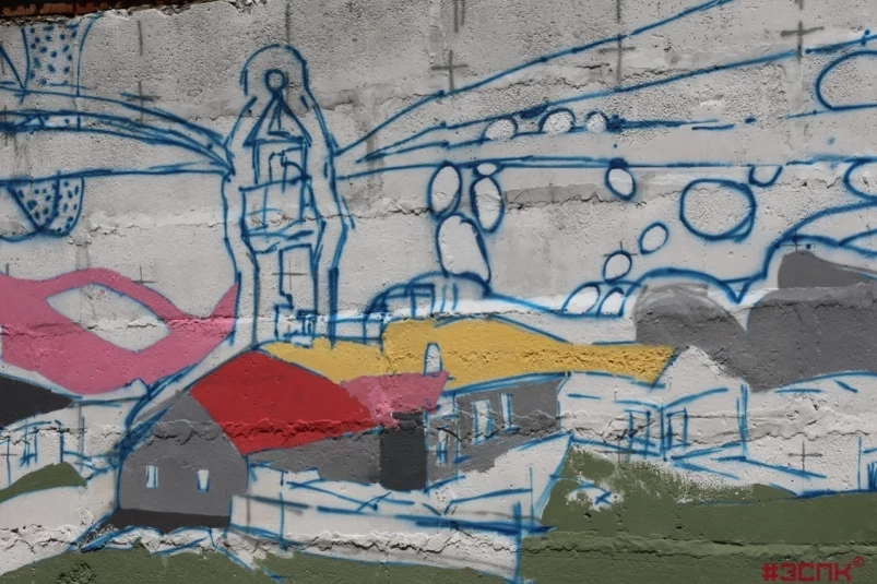 Стену детского дома в Артеме украсил маяк детства