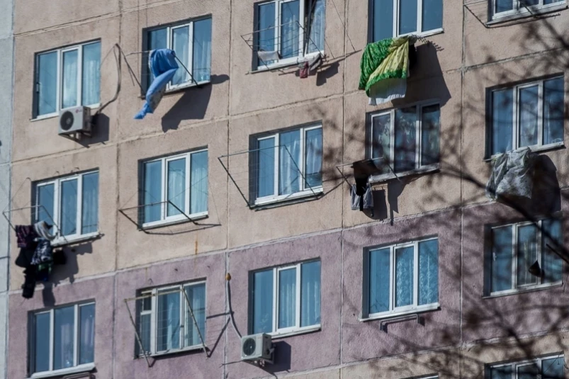 Полуторагодовалая девочка выпала из окна четвертого этажа в Уссурийске  