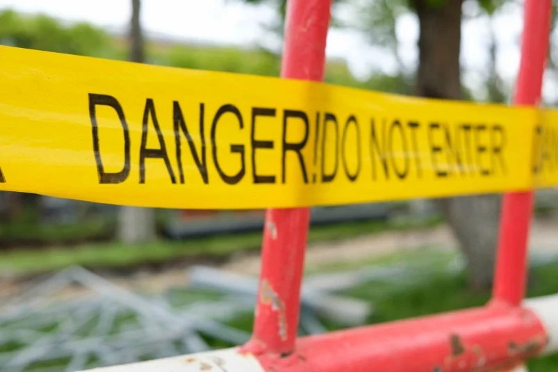 На Некрасовском путепроводе во Владивостоке начался долгожданный ремонт тротуара