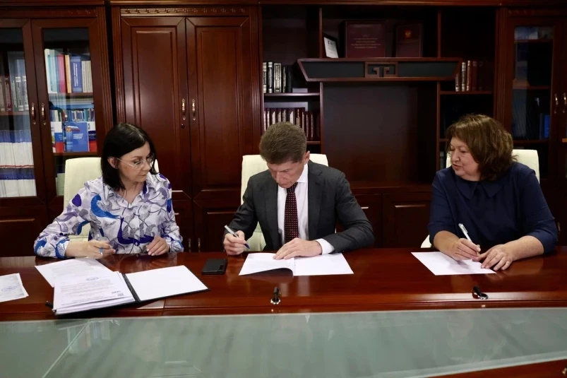 Крайизбирком принял документы Олега Кожемяко на участие в выборах губернатора