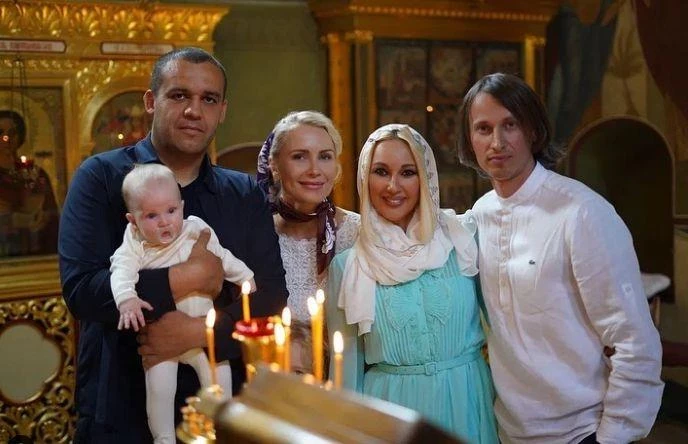 Лера Кудрявцева стала крестной матерью 7-месячного сына Кати Гордон