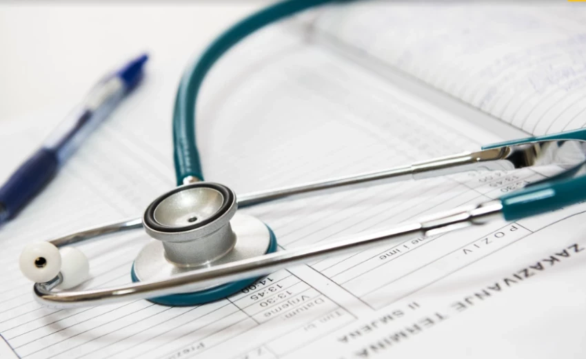 Врач Алехина рассказала, как избежать головной боли в жару