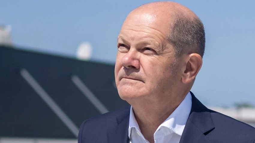 Немцы подняли на смех Шольца, забравшегося в истребитель ради отправки сигнала России