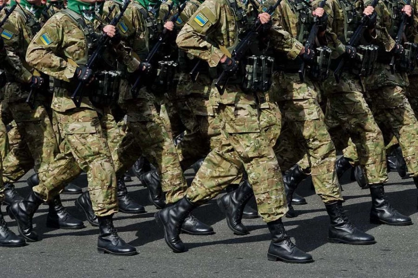 Подоляк назвал долгие поставки оружия причиной неудач ВСУ в контрнаступлении