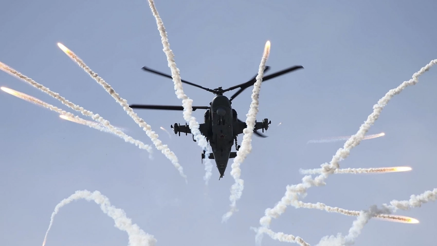 The Drive: российские вертолеты Ка-52 эффективно уничтожают бронетехнику украинской армии