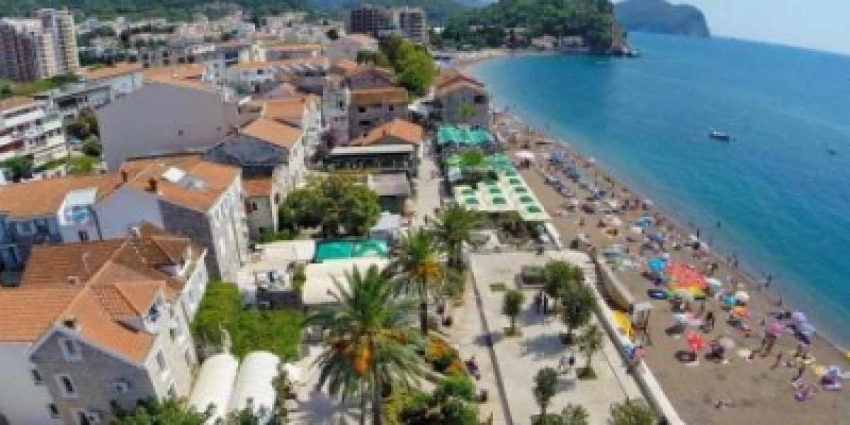 Украинских беженцев выгнали из пляжного ресторана в Черногории