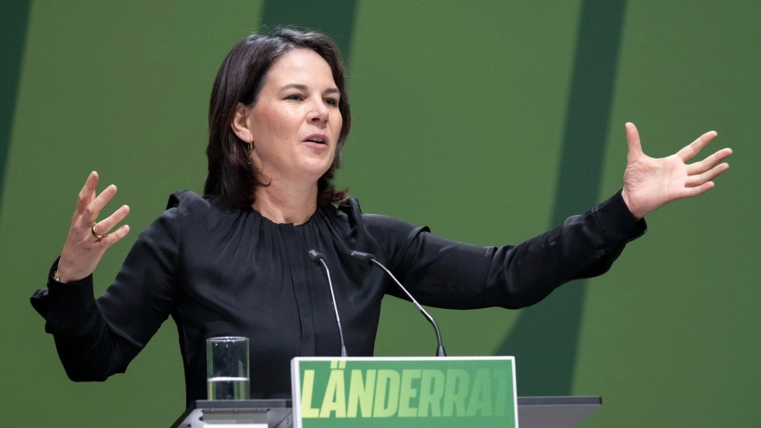 Глава МИД ФРГ Бербок назвала гуманитарную поддержку Киева «восстановительным наступлением»