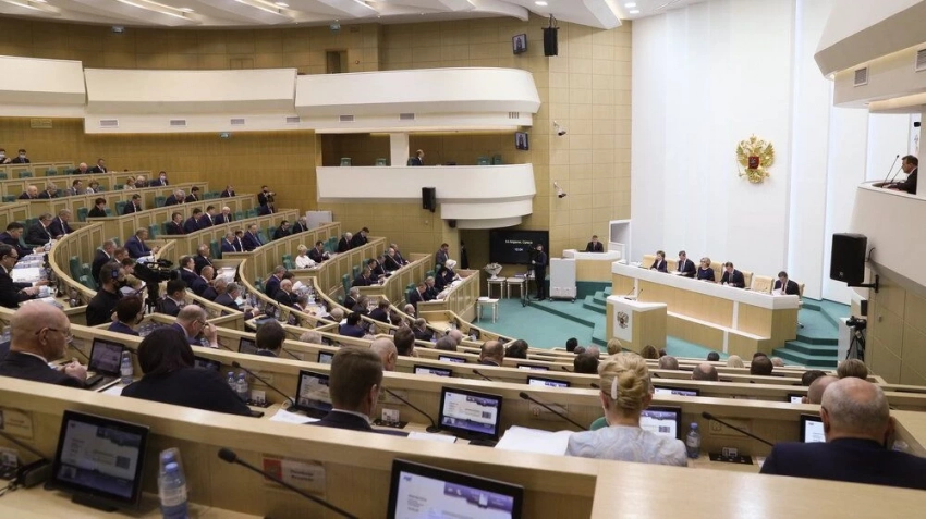 В Совфеде приняли закон об освобождении от уголовной ответственности для военнослужащих по контракту