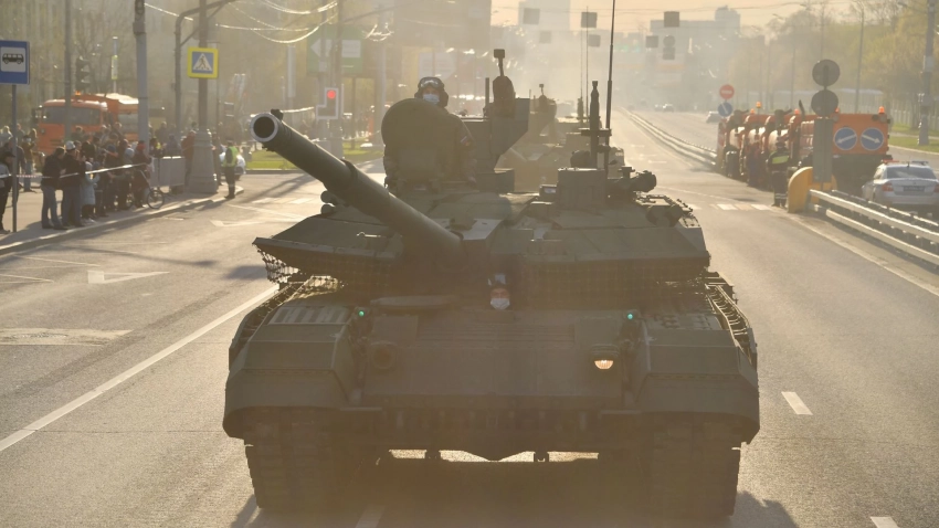 Российский Т-90М дал отпор трем украинским танкам на Краснолиманском направлении