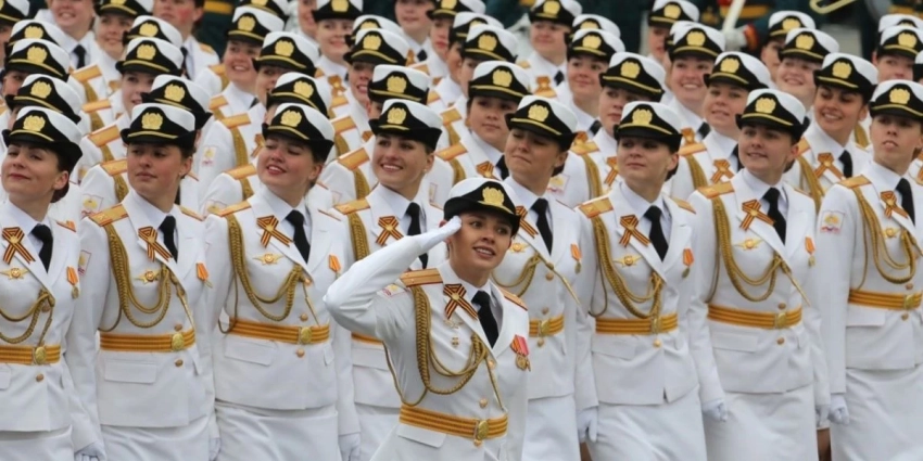 Политолог Перенджиев высказался о предоставлении права женщинам служить по призыву