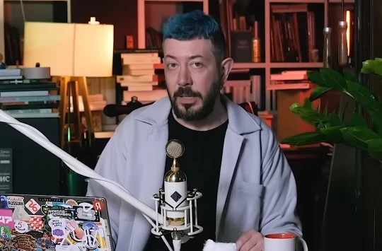 Артемий Лебедев обвинил жалующихся на низкие зарплаты людей в неуважении к самим себе