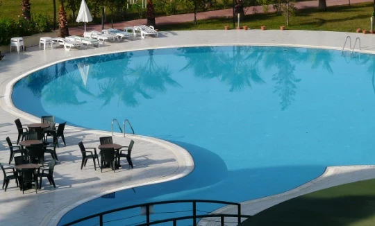 Россиянка Бердова объяснила, почему женщинам в Испании разрешили ходить в бассейны топлес