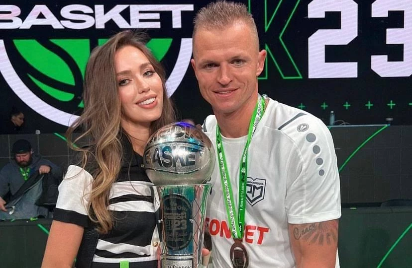 Жена Дмитрия Тарасова Анастасия Костенко госпитализирована из-за отравления