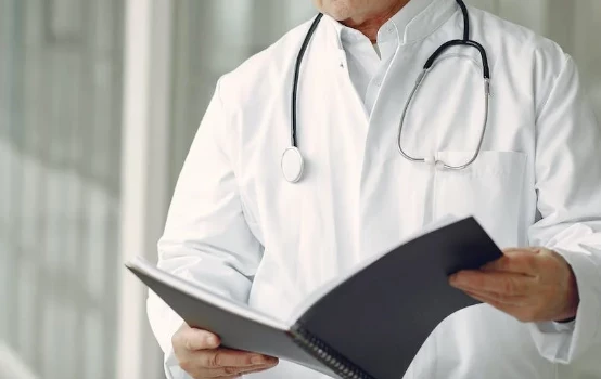 Онколог Карасев рассказал об опасности кисты, миомы и других доброкачественных опухолей