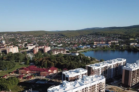 Жители Горячего Ключа пожаловались на вонь из-за справляющих нужду туристов