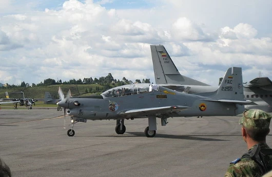 Пилот погиб в результате столкновения двух самолетов ВВС Колумбии