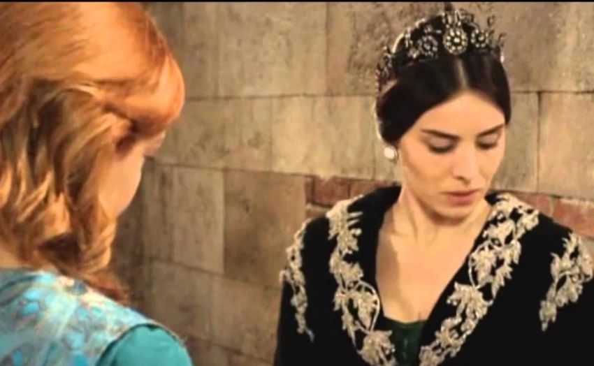 «ГЛАСС»: В реальной жизни Махидевран не простила Хюррем перед смертью