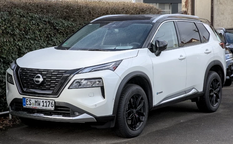 Nissan X-Trail 2023 подешевел в России на 700 тысяч рублей