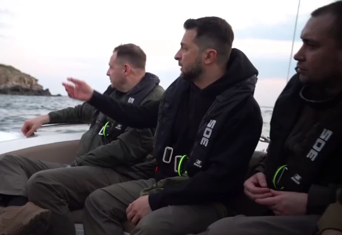 Зелеский отметил 500 дней СВО поездкой на остров Змеиный