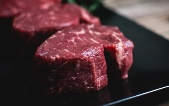 Российский турист рассказал об опасном мясе на рынке в Грузии