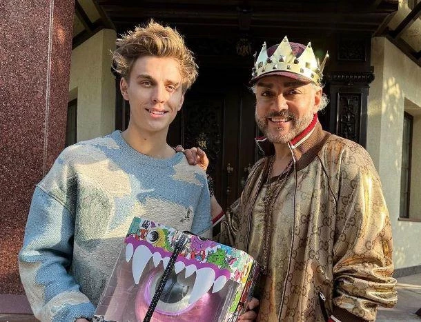 Блогер Влад Бумага мечтает раскрыть гардероб Киркорова в их коллаборации