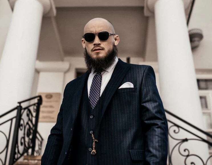 Боец Фахретдинов назвал «очкошниками» своих критиков после высказываний о фотосессии Загитовой