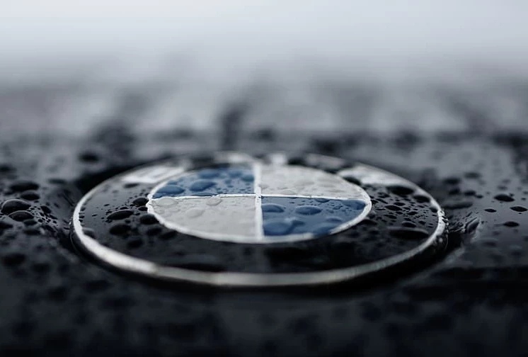 BMW представила умные очки для водителей ConnectedRide