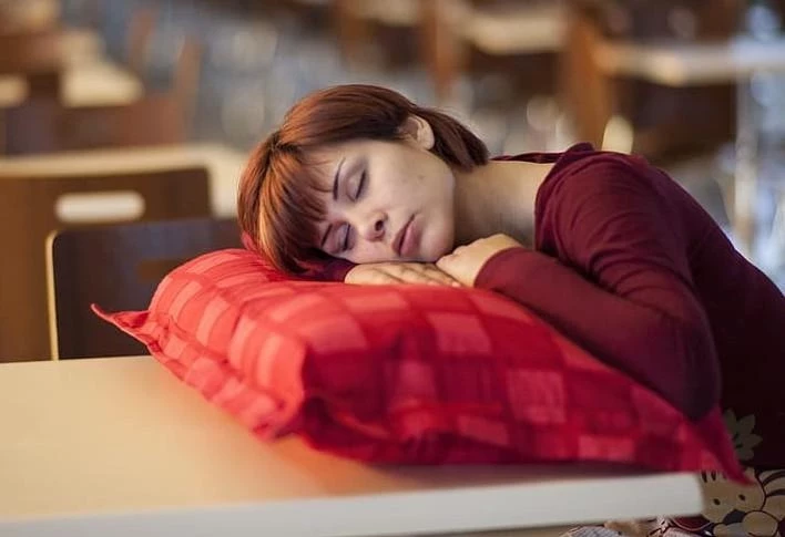 Врач Захарова посоветовала продукты с триптофаном и магнием, чтобы быстро заснуть