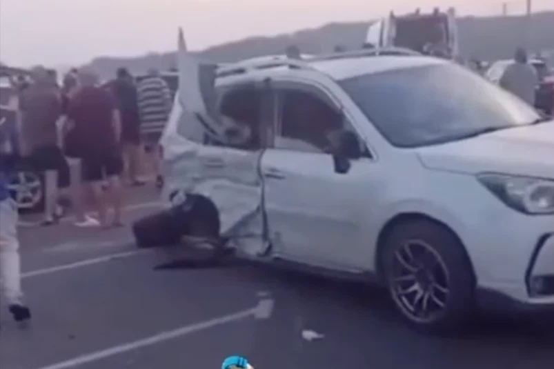“Скорая на месте, люди сбежались”: серьезное массовое ДТП на пляже в Ливадии (кадры)