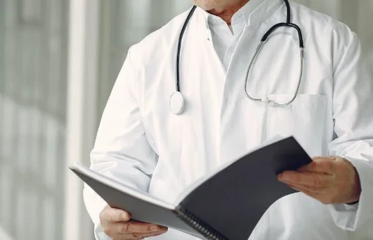 Онколог Серяков рассказал, когда пациента считают вылечившимся от рака