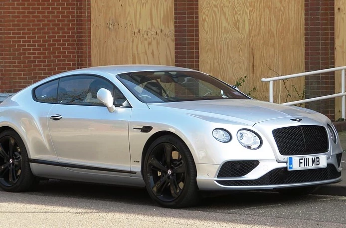 В России фиксируют рост популярности подержанных люксовых автомобилей