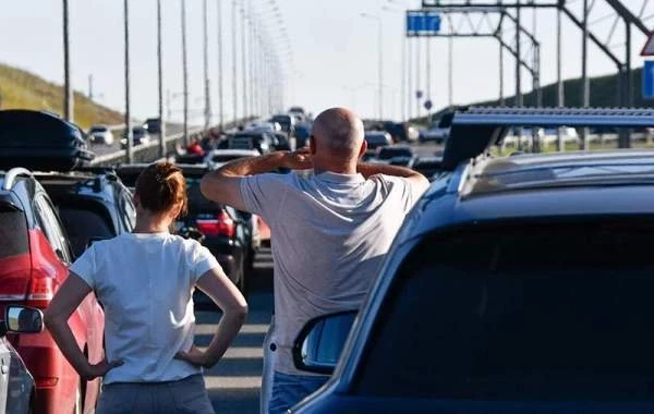 Пробка на подъезде к Крымскому мосту со стороны Кубани возросла до 13 км 