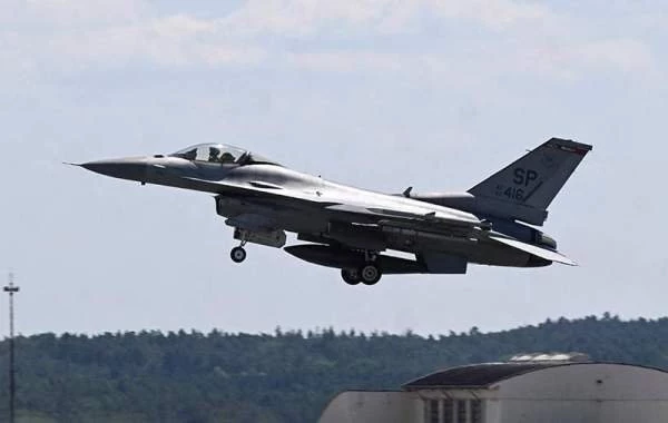 Украина не получит F-16 до завершения контрнаступления, заявили в НАТО 