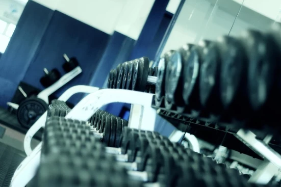 Врач Майкл Мосли назвал лучшие тренировки для продления молодости