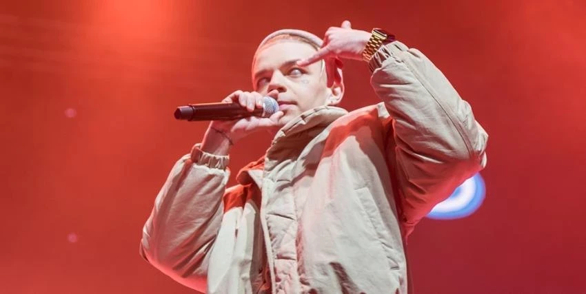 Элджея возможно исключат из списка артистов VK Fest после жалобы активиста